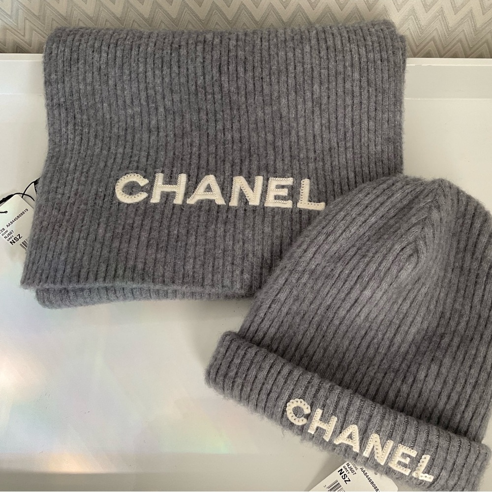 **SOLD** NWT CHANEL CASHMERE MUFFLER